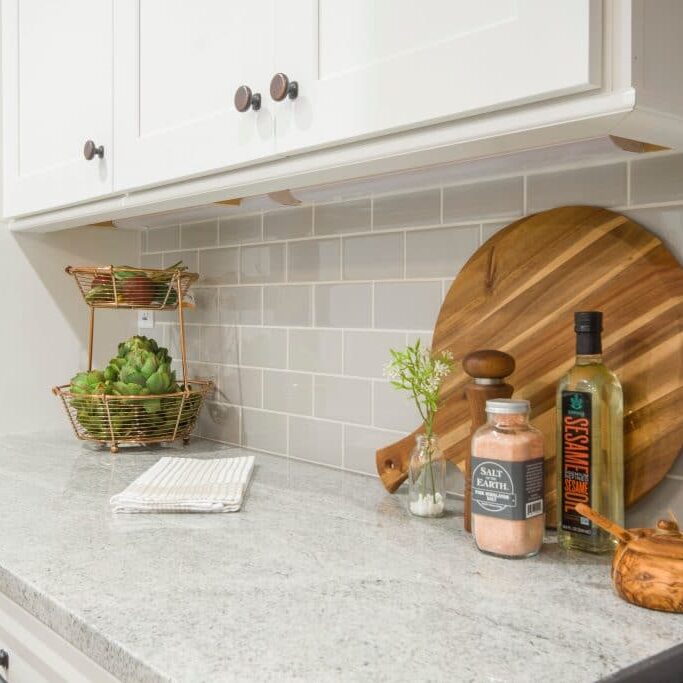 bottles-cabinets-chopping-board-1421024
